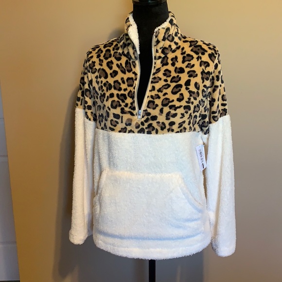 Tops - Leopard Teddy Pullover